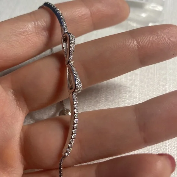 💫 Sterling Silver 925 Diamond Bow Adjustable Bracelet - Picture 5 of 5